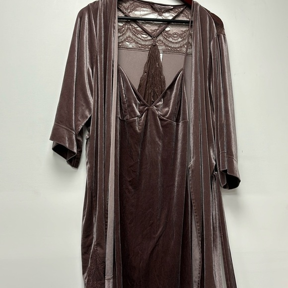 Gilligan & O'malley sleepwear 2 pieces robe and pajamas sand o tand color size M - Picture 1 of 13